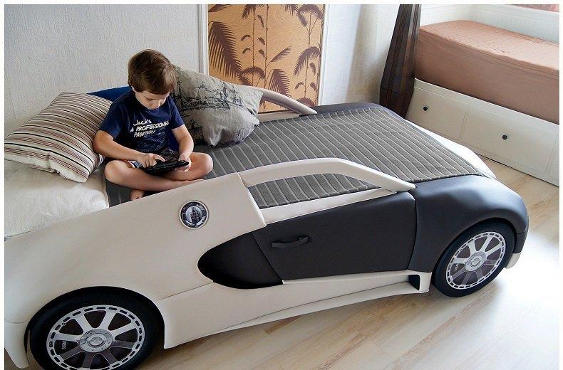 Желание спать на такой кроватке упростит переселение в собственную комнат Детская кроватка в форме машины